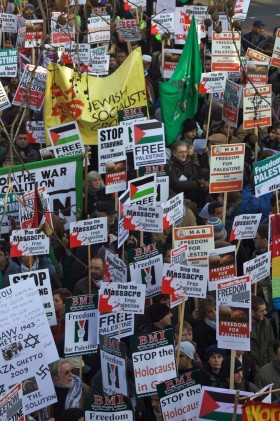 Demonstracje w obronie Gazy przeszły ulicami wielu miast. Na fot. Londyn.