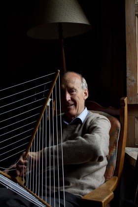 Angielski fizyk Julian Barabour zajmuje się próbą usunięcia z nauki tradycyjnych pojęć czasu i przestrzeni