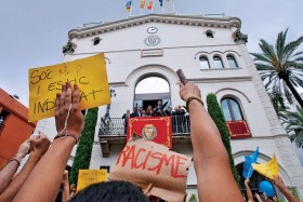 Antyimigranckie hasła padają na podatny grunt. Reprezentujący Partię Ludową Xavier García Albiol otwarcie mówił: „Romowie z Rumunii to plaga”.