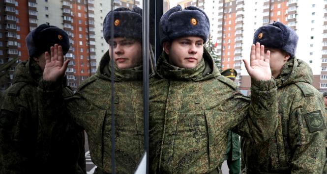 Rosyjscy rekrucie w Moskwie, 14 października 2025 r.