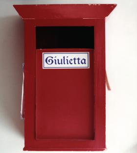 Symboliczna skrzynka Clubu di Giulietta. Co roku Julia dostaje ponad 4 tys. listów z całego świata.