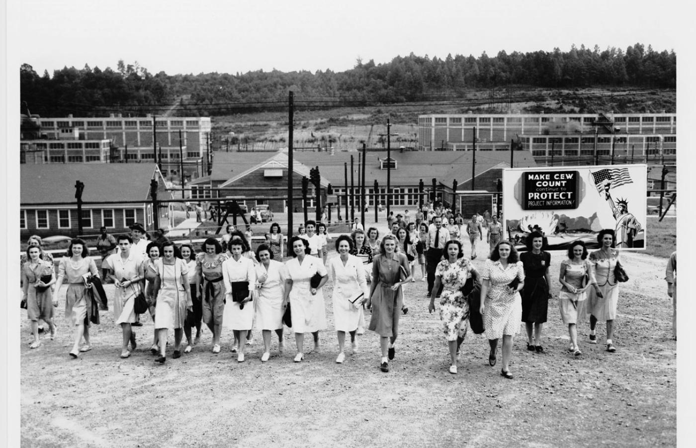 14 sierpnia 1945 roku mieszkańcy Oak Ridge i reszta świata świętowali zakończenie drugiej wojny światowej.