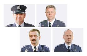 Z góry od lewej: płk Mieczysław Gaudyn i płk Krzysztof Szymaniec – ich opinia uzupełniająca pomogła prokuratorowi umorzyć śledztwo w sprawie braku odpowiedniego nadzoru i niedopełnienia obowiązków przez dowódców 36. specpułku – płk. Ryszarda Raczyńskiego i ppłk. Bartosza Stroińskiego.