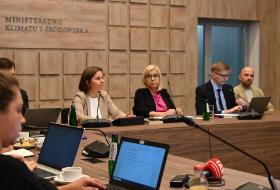 Ministry Paulina Hennig-Kloska i Urszula Zielińska w trakcie spotkania z przedstawicielami mediów nt. KPEiK, Warszawa, 5 września 2024 r.