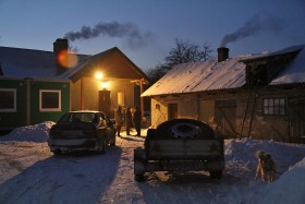 W Wilkowie po powodzi przybyło samochodów.