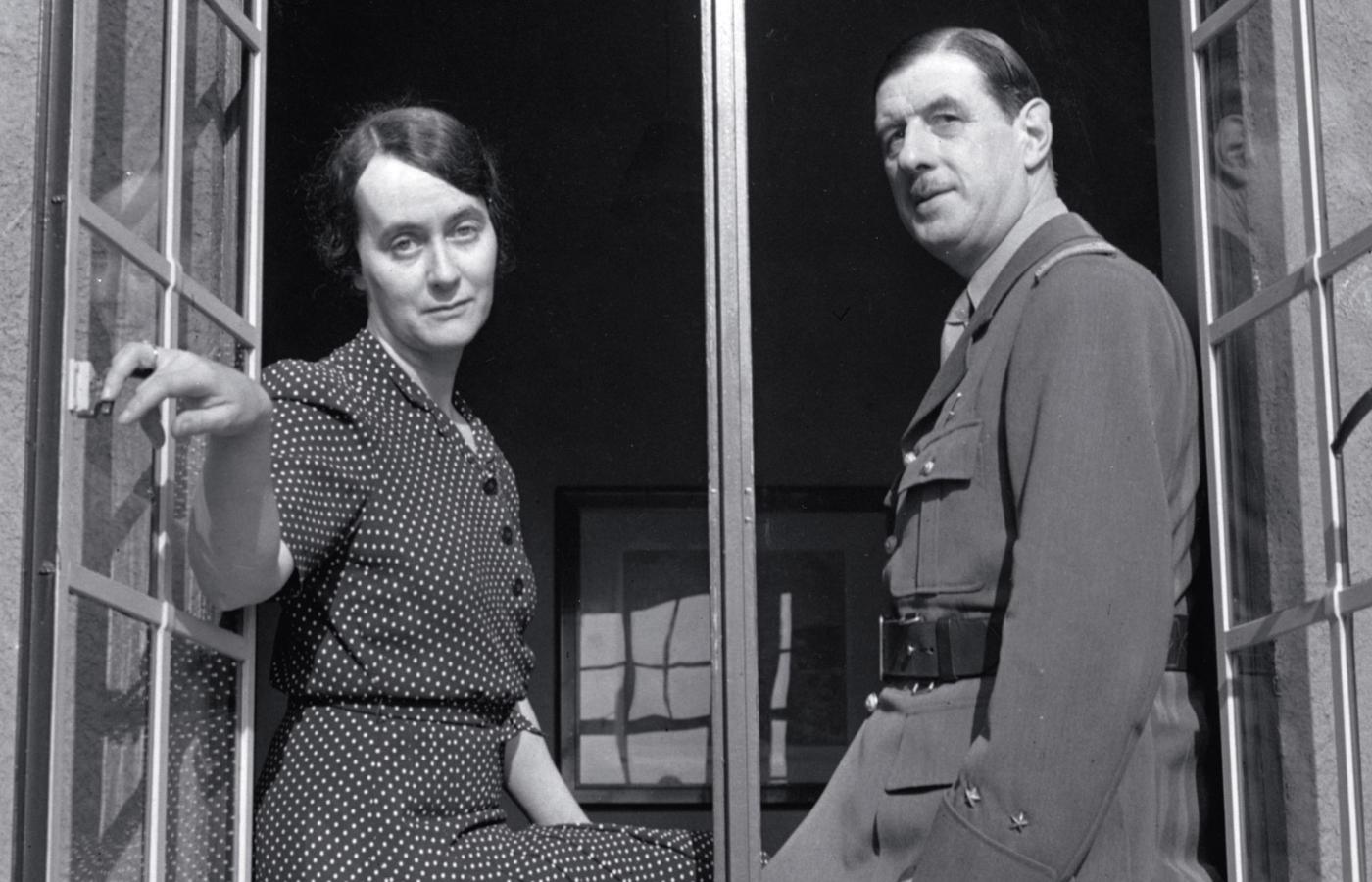 Yvonne i Charles de Gaulle’owie w swoim domu w Berkhampstead w Anglii, po zajęciu Francji przez wojska Trzeciej Rzeszy, 1943 r.