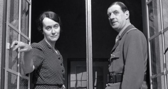 Yvonne i Charles de Gaulle’owie w swoim domu w Berkhampstead w Anglii, po zajęciu Francji przez wojska Trzeciej Rzeszy, 1943 r.