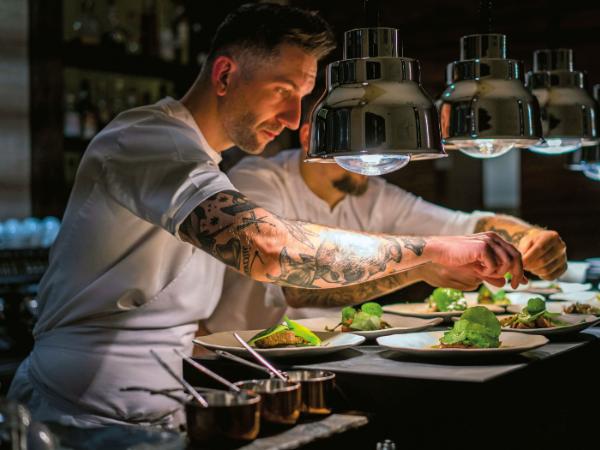 Przemysław Klima, szef krakowskiej, dwugwiazdkowej restauracji Bottiglieria 1881.