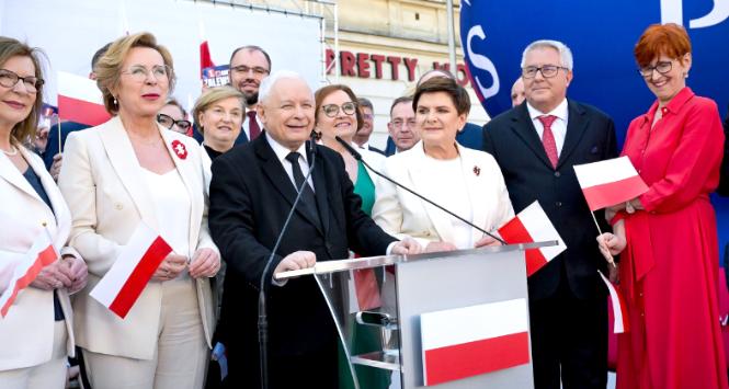 W centrum Beata Szydło i Jarosław Kaczyński, 2 maja 2024 r.