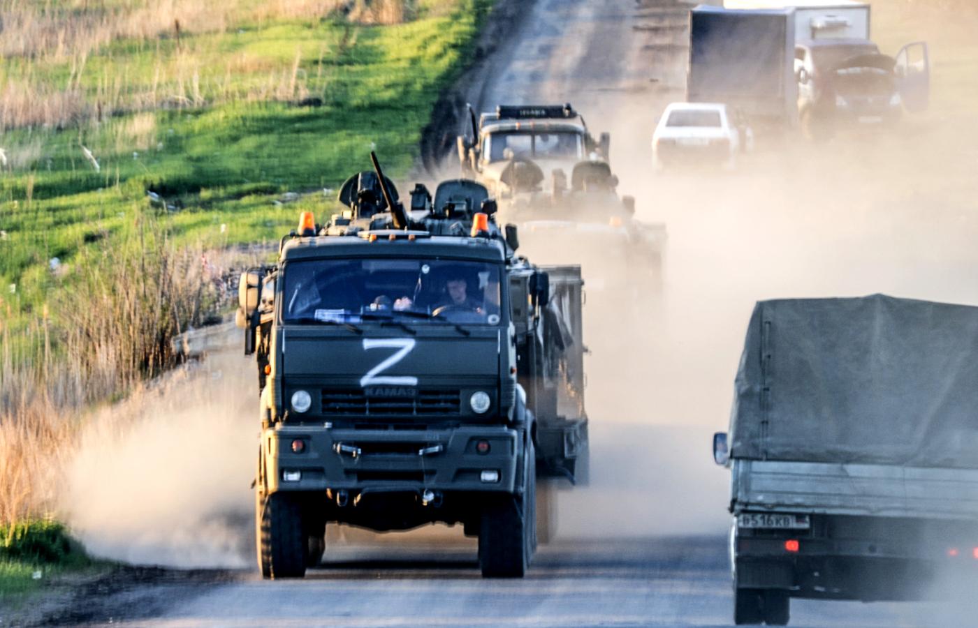 Na północ od Doniecka Rosjanie jak zwykle atakowali Awdijiwkę i zgodnie z utartą świecką tradycją zostali odparci. Na zdjęciu siły separatystów, 27 kwietnia 2022 r.