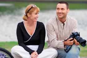 Joanna Brodzik jako Magda Miłowicz oraz Bartłomiej Świderski jako Sebastian Lewicki w serialu „Magda M.”.