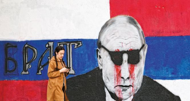 „Brat” – zniszczony mural w Belgradzie przedstawiający rosyjskiego prezydenta Władimira Putina.
