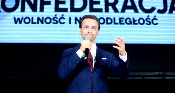 Krzysztof Bosak podczas wieczoru wyborczego Konfederacji, 15 października 2023 r.