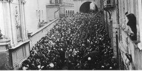 Wilno, 27 kwietnia 1919. Mieszkańcy witają Józefa Piłsudskiego po zajęciu miasta przez Wojsko Polskie.