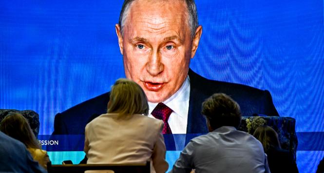 Władimir Putin podczas forum w Sankt Petersburgu, 16 czerwca 2023 r.