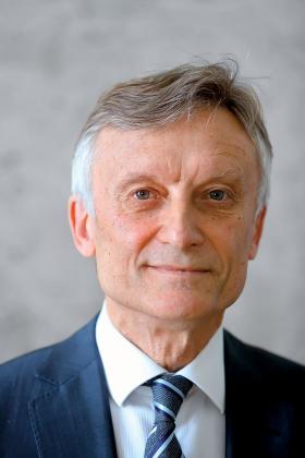 Marek Prawda - socjolog i dyplomata