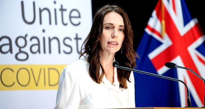 Premierka Jacinda Ardern zapowiedziała, że granice Nowej Zelandii pozostaną szczelnie zamknięte co najmniej do końca 2021 r.