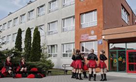 Załoga ćwiczyła zbiorowe powitanie przed hotelem, żeby Hiszpanie poczuli się jak w domu.