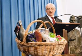 Minister rolnictwa Stanisław Kalemba zapowiedział politykę „zero tolerancji” dla przekrętów mięsnych. Ale do chłopskich zagród inspektorzy nie zaglądają.