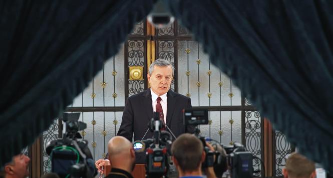 Gliński został przedstawiony opinii publicznej 1 października, wkrótce potem zaczęła się seria eksperckich debat z udziałem nowego bohatera PiS.