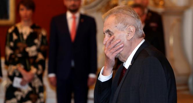 Zeman zręcznie rżnął „przeciętnego Czecha”, zawsze z papierosem, z nadwagą, skłonnością do alkoholu.