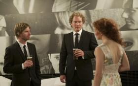 Zwycięski „Mer eller mindre mann” i (od lewej) jego reżyser Martin Lund, producent Ruben Thorkildsen i aktorka Janne Heltberg - Haarseth.