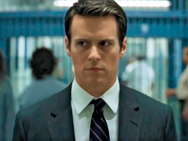 Jonathan Groff jako agent Holden Ford