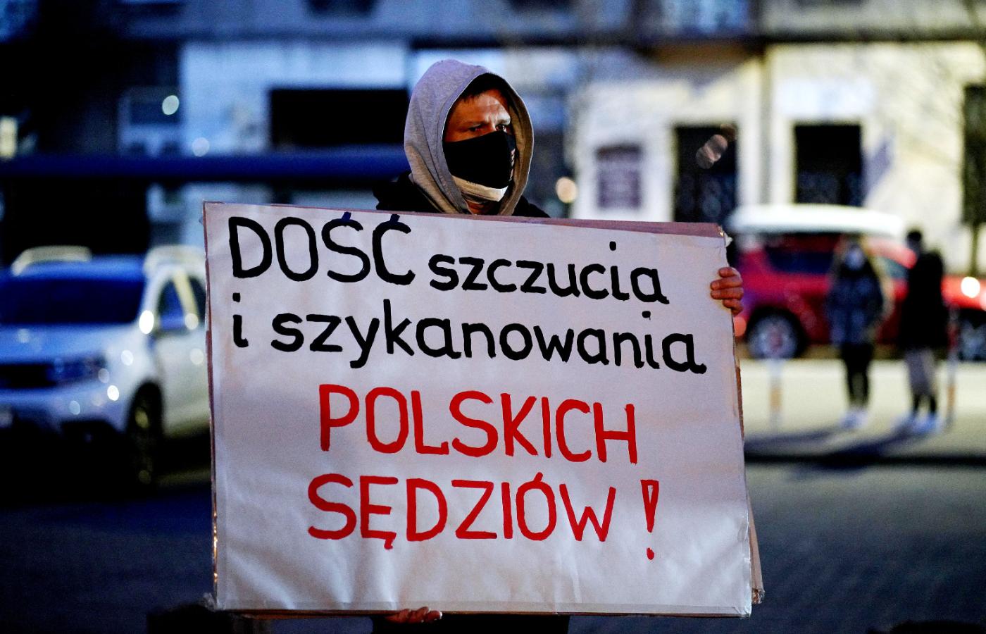 Manifestacja w obronie wolnych sądów w Częstochowie w związku z odsunięciem od orzekania sędziów Igora Tuleyi, Pawła Juszczyszyna i Beaty Morawiec.