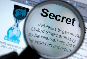 Porządki Wikileaks. Ćwierć miliona poufnych depesz dyplomatycznych dla każdego. Czy Julian Assange, założyciel Wikileaks, torpeduje działanie dyplomacji demokratycznych państw, czy odwrotnie: jest sprzymierzeńcem mediów kontrolujących rządy?