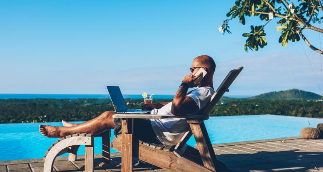 Czy praca podczas urlopu ma sens?