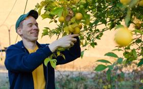 Na zdjęciach Trent prezentuje się młodziej niż w metryce. W tym pogodnym, uśmiechniętym chłopcu trudno dopatrzeć się 36-letniego ojca 16 dzieci.