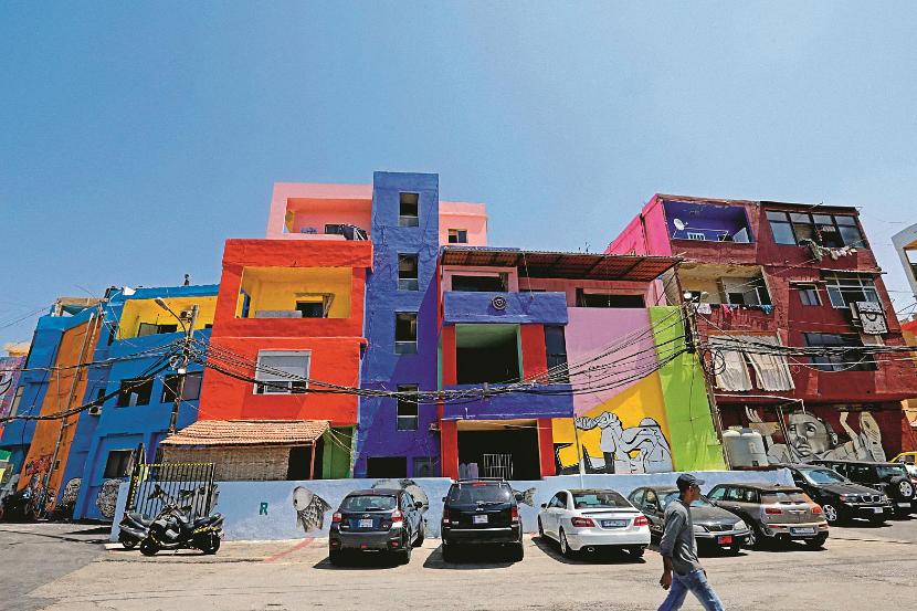 Dzielnica Uzaj. Kolorowe fasady są odtrutką na szarą codzienność.