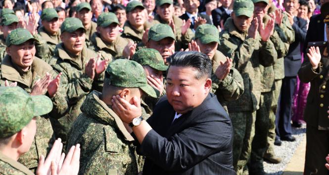 Pod koniec października ceremonię wmurowania kamienia węgielnego pod Muzeum Pamięci Czynów Bojowych uświetnił sam Kim Dzong Un.