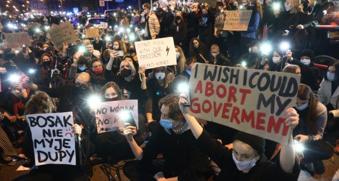 Blokada ulic w Krakowie w związku z zaostrzeniem prawa aborcyjnego