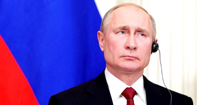 Jeśli elity polityczne USA pogrążą się w wewnętrznym konflikcie i nie będą przeciwdziałać dalszej polaryzacji, Władimir Putin nie będzie musiał się wysilać. Z jego perspektywy wystarczy poczekać, a Zachód pokona się sam.