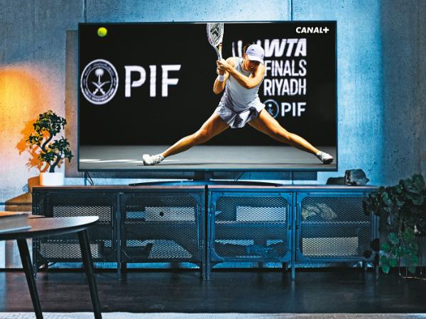 Ci kibice, którzy niedawno kupili na 23 miesiące abonament Canal+, z myślą o oglądaniu kobiecego tenisa i Świątek w szczególności, mogą więc być rozczarowani, bo od stycznia 2027 r. już ich nie zobaczą.