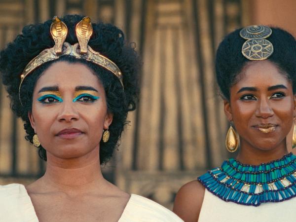 Po lewej: Adele James jako królowa Kleopatra
w fabularyzowanym dokumencie.