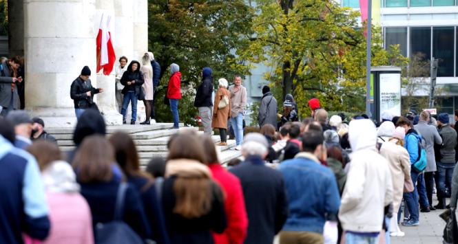 Kolejki do głosowania w centrum Warszawy, 15 października 2023 r.