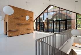 Pozytywne emocje z pewnością wzmacnia dodatkowo podstawowy materiał budowlany – drewno.