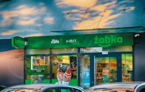 Formalnie franczyzobiorca jest niezależnym przedsiębiorcą: prowadzi własną działalność gospodarczą, zatrudnia ludzi, zarządza placówką.