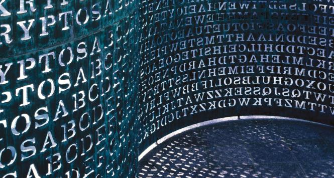 Kryptos, rzeźba stworzona przez amerykańskiego artystę Jima Sanborna, odsłonięta w 1990 roku przed siedzibą CIA w McLean w stanie Wirginia.