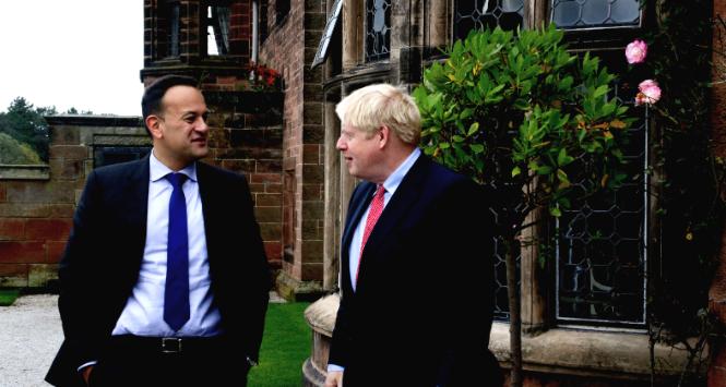 Spotkanie premiera Borisa Johnsona z szefem irlandzkiego rządu Leo Varadkarem w Thornton Manor w Cheshire, 10 października 2019 r.