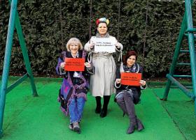 Od lewej: Jolanta Jackiewicz, Hanna Kustra i Ewa Machura, feministki, uczestniczki śląskiego STOŁ-u kobiet.