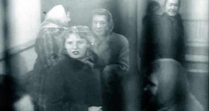 Kadr z filmu dokumentalnego „Paragraf zero” o prostytucji w Polsce, Warszawa, 1957 r.