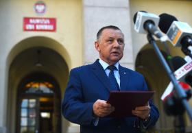 Rządzący twierdzą, że raporty Banasia są tendencyjne, bo bierze odwet za to, że po piętach depcze mu CBA.