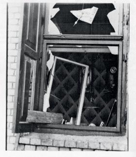 Wybite okno w warsztacie zegarmistrza Jankielewicza w Grodnie, czerwiec 1935 r.