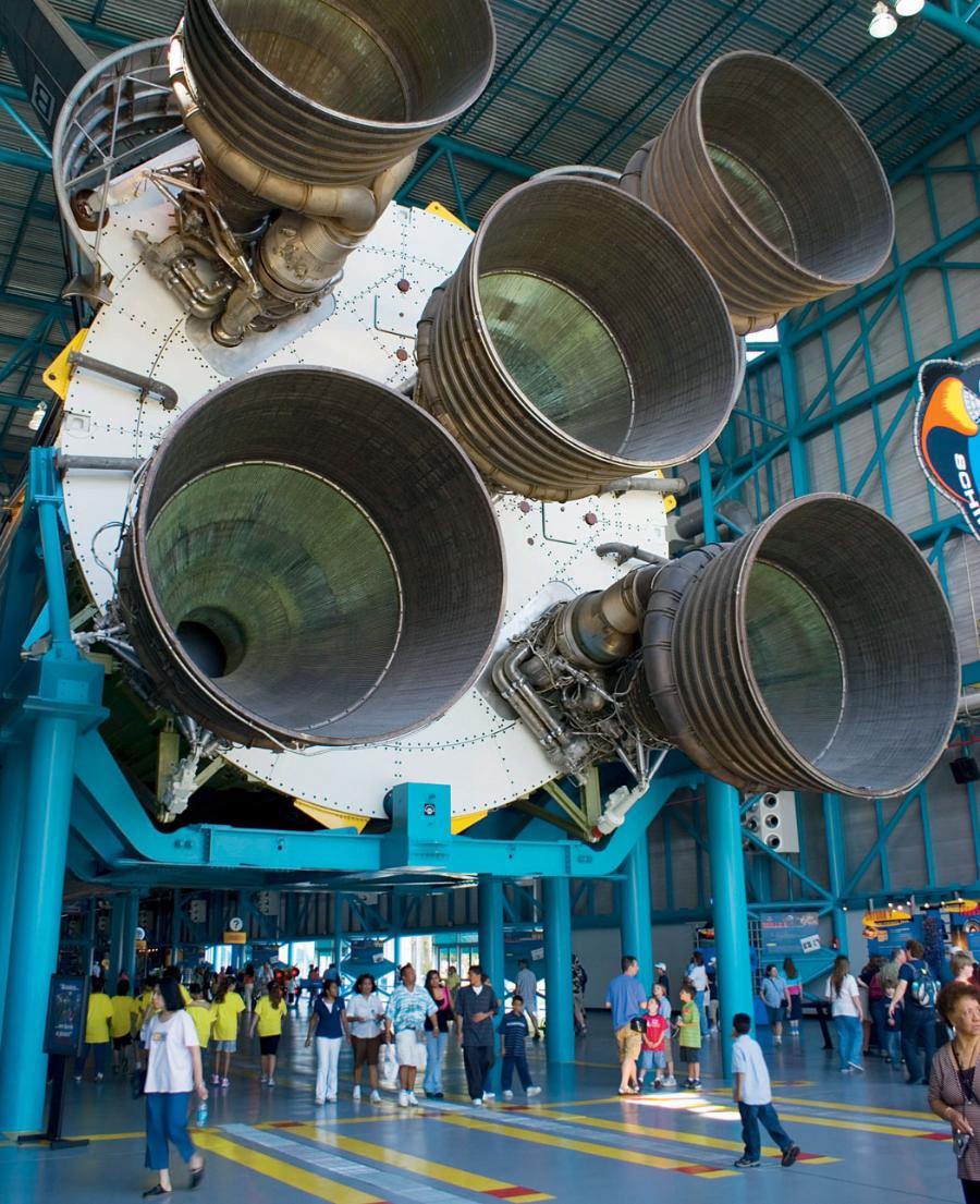 Silniki rakiety Saturn V, która pozwoliła dotrzeć amerykańskim astronautom na Księżyc.