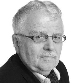 Redaktor, krytyk kulinarny POLITYKI. Od 40 lat gotuje, ukończył kurs sommelierów w Bordeaux. Autor książek kucharskich z ambicjami literackimi m.in. 'Wielki świat od kuchni', 'Męskie gotowanie'.