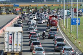 Na autostradzie A1 latem jest tłoczno, zwłaszcza przed bramkami.