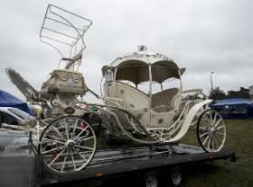 Karoca jak z bajki o Kopciuszku, którą pięć lat temu na węgrowskiego Hubertusa przybył biskup Antoni Dydycz, pozostanie symbolem przepychu kościelnych hierarchów.